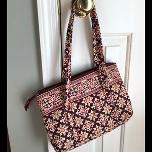 🌸Vera Bradley Medallion Pattern Shoulder Bag🌸
